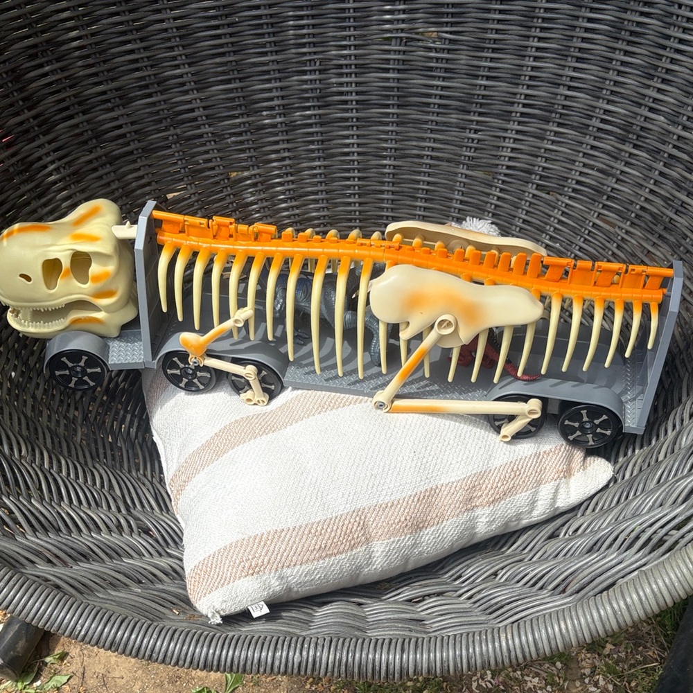 Reptile Skull and Spine Habitat Decor - Orange and Cream